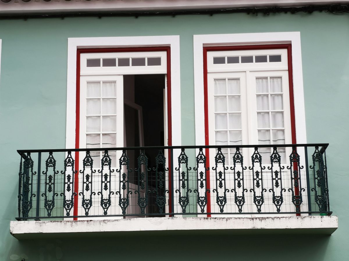 Guía para evitar filtraciones en balcones con barandilla