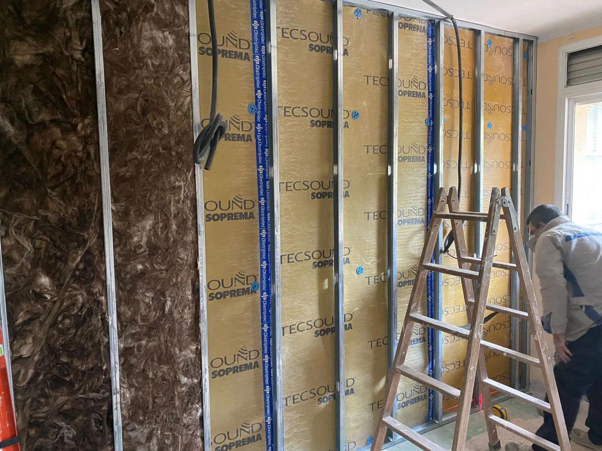 Guía para evitar moho en armarios pegados a fachada BCN