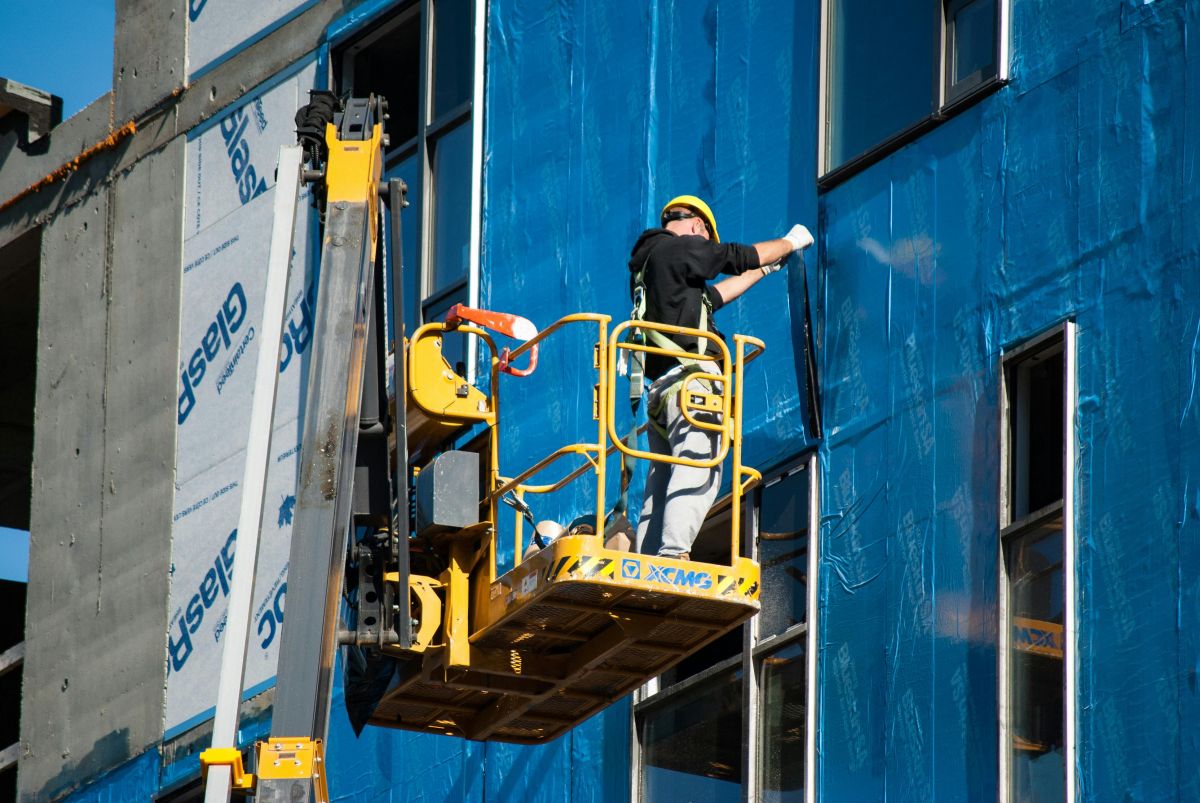 Qué materiales usar para fachadas en clima barcelonés