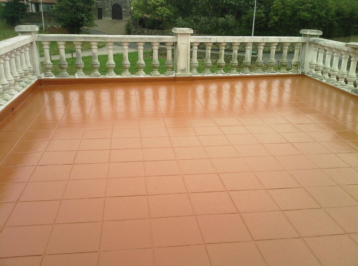 Trucos para sellar filtraciones en terrazas barcelonesas